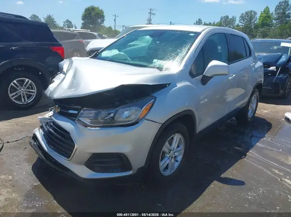 KL7CJKSB0LB328688 2020 CHEVROLET TRAX - Image 2