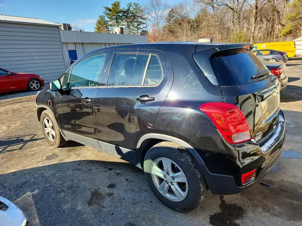 KL7CJKSB0LB334328 2020 CHEVROLET TRAX - Image 2