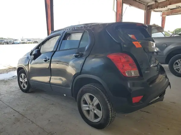 KL7CJKSB0LB337195 2020 CHEVROLET TRAX - Image 2