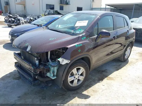 KL7CJKSB0LB338704 2020 CHEVROLET TRAX - Image 2