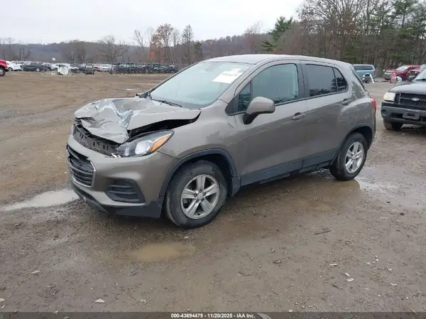 KL7CJKSB0LB352683 2020 CHEVROLET TRAX - Image 2