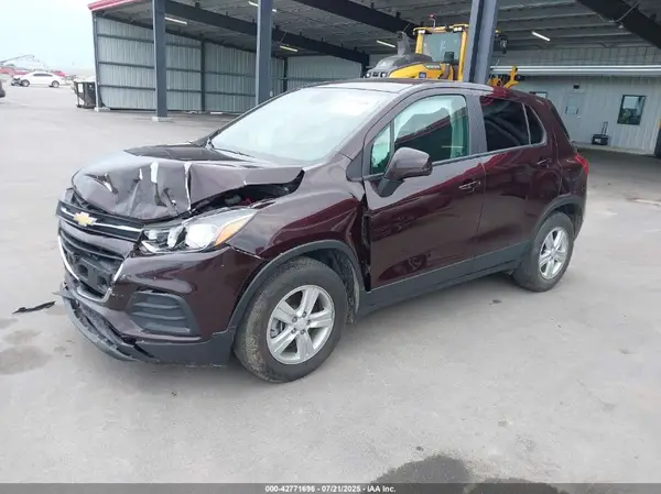 KL7CJKSB0LB352733 2020 CHEVROLET TRAX - Image 2