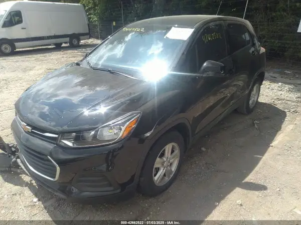 KL7CJKSB0MB300309 2021 CHEVROLET TRAX - Image 2