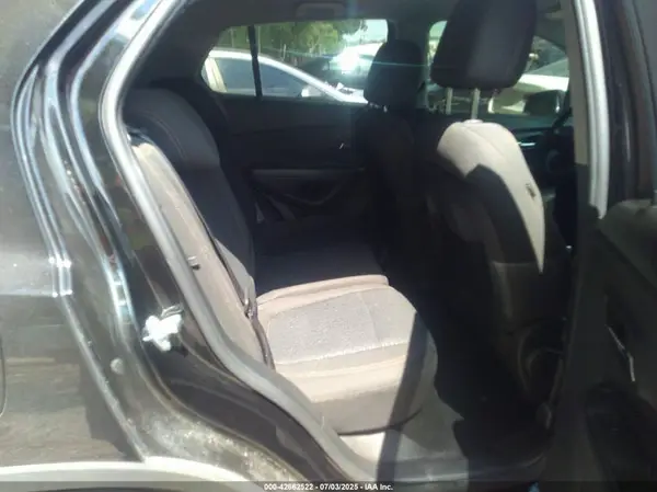 KL7CJKSB0MB300309 2021 CHEVROLET TRAX - Image 8