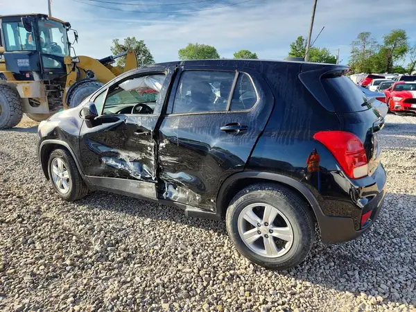 KL7CJKSB0MB300570 2021 CHEVROLET TRAX - Image 2