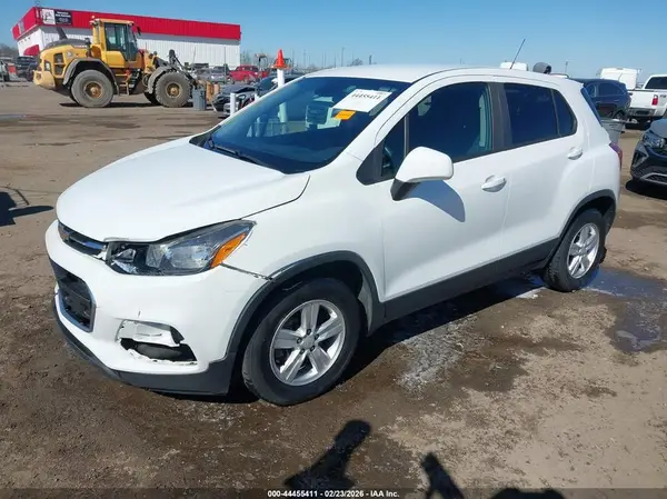 KL7CJKSB0MB301475 2021 CHEVROLET TRAX - Image 2