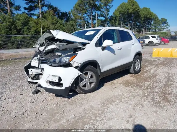 KL7CJKSB0MB301718 2021 CHEVROLET TRAX - Image 2