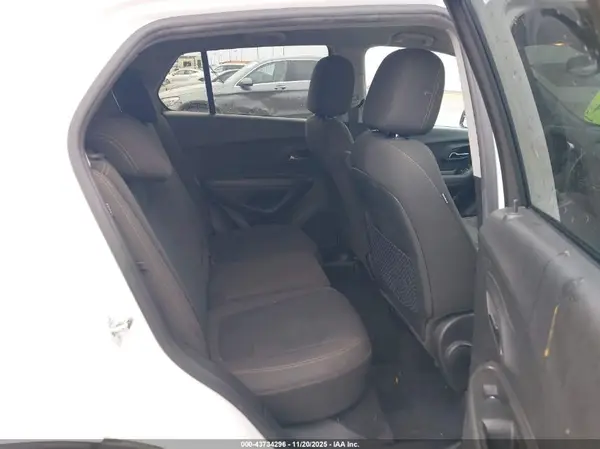 KL7CJKSB0MB301783 2021 CHEVROLET TRAX - Image 8