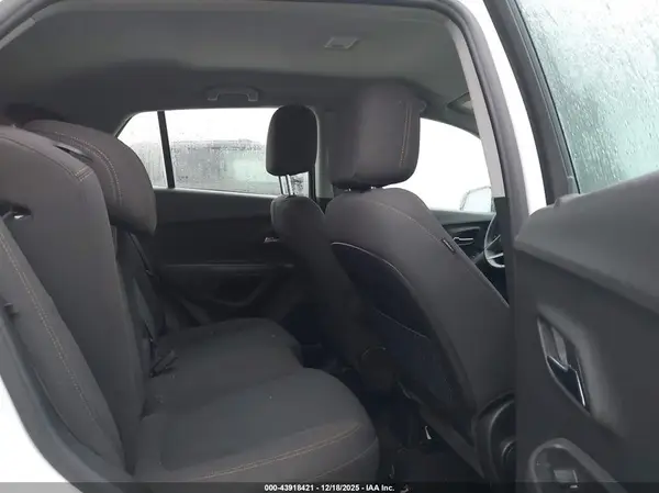 KL7CJKSB0MB302755 2021 CHEVROLET TRAX - Image 8