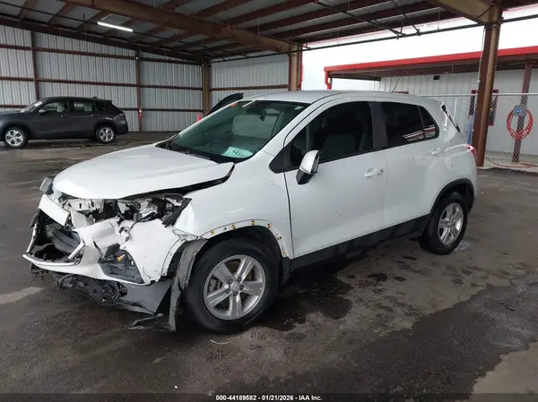 KL7CJKSB0MB304876 2021 CHEVROLET TRAX - Image 2