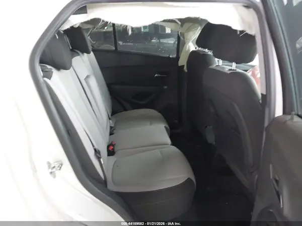 KL7CJKSB0MB304876 2021 CHEVROLET TRAX - Image 8