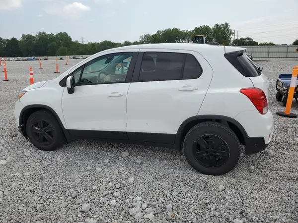 KL7CJKSB0MB305008 2021 CHEVROLET TRAX - Image 2