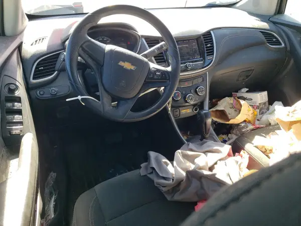 KL7CJKSB0MB305221 2021 CHEVROLET TRAX - Image 8
