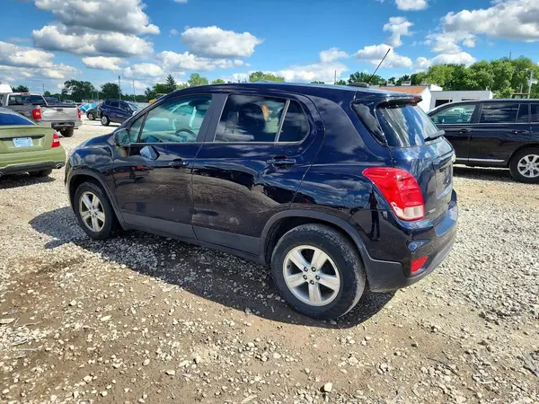 KL7CJKSB0MB314467 2021 CHEVROLET TRAX - Image 2