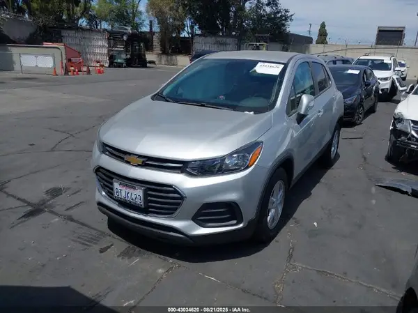 KL7CJKSB0MB319698 2021 CHEVROLET TRAX - Image 2