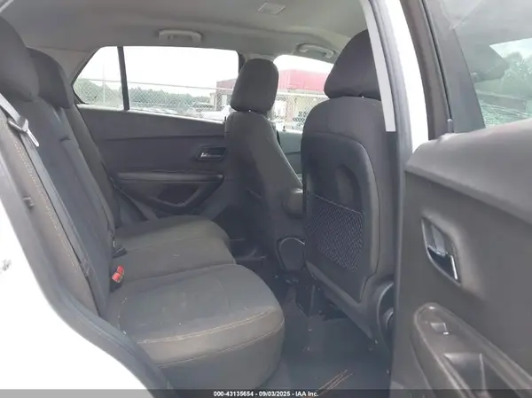 KL7CJKSB0MB319829 2021 CHEVROLET TRAX - Image 8