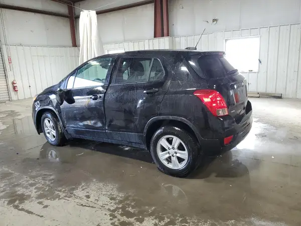 KL7CJKSB0MB323945 2021 CHEVROLET TRAX - Image 2