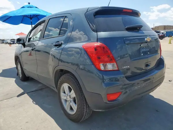 KL7CJKSB0MB325632 2021 CHEVROLET TRAX - Image 2