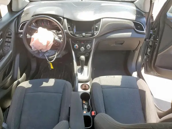 KL7CJKSB0MB325632 2021 CHEVROLET TRAX - Image 8