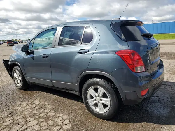 KL7CJKSB0MB326070 2021 CHEVROLET TRAX - Image 2