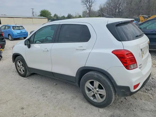 KL7CJKSB0MB335609 2021 CHEVROLET TRAX - Image 2