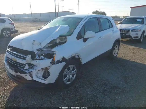 KL7CJKSB1GB562747 2016 CHEVROLET TRAX - Image 2
