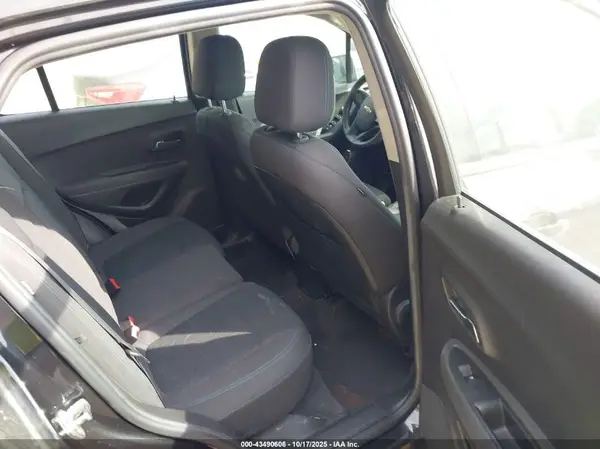 KL7CJKSB1GB711335 2016 CHEVROLET TRAX - Image 8