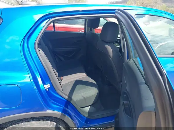 KL7CJKSB1GB725543 2016 CHEVROLET TRAX - Image 8