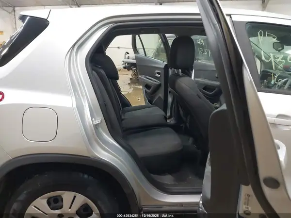 KL7CJKSB1GB760082 2016 CHEVROLET TRAX - Image 8