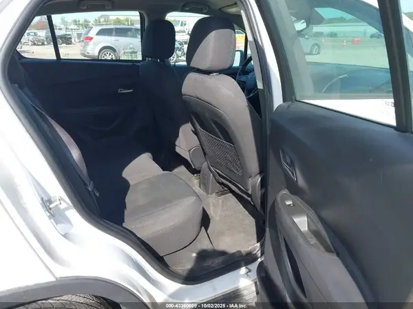 KL7CJKSB1GB762494 2016 CHEVROLET TRAX - Image 8