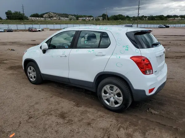 KL7CJKSB1HB062962 2017 CHEVROLET TRAX - Image 2