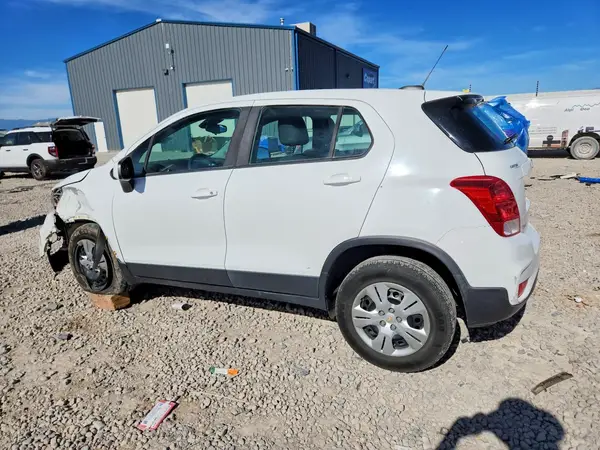 KL7CJKSB1HB124506 2017 CHEVROLET TRAX - Image 2