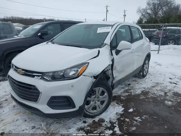 KL7CJKSB1HB135876 2017 CHEVROLET TRAX - Image 2