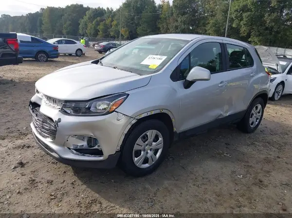KL7CJKSB1HB143766 2017 CHEVROLET TRAX - Image 2