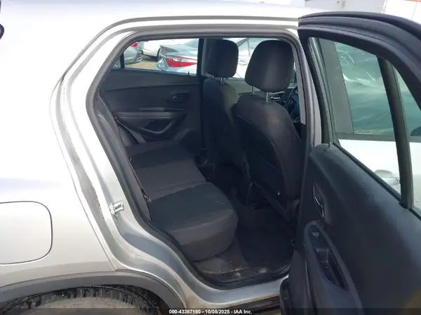 KL7CJKSB1HB143766 2017 CHEVROLET TRAX - Image 8