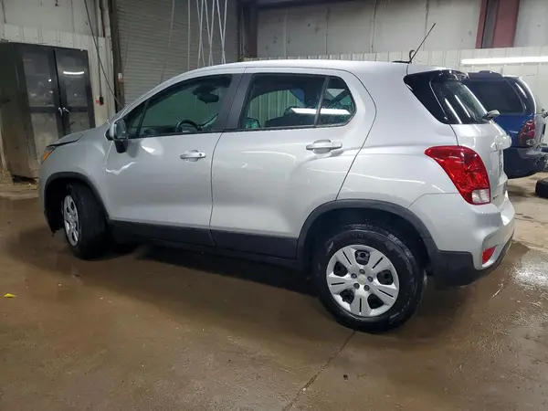 KL7CJKSB1HB186925 2017 CHEVROLET TRAX - Image 2