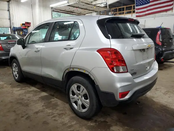 KL7CJKSB1HB194460 2017 CHEVROLET TRAX - Image 2