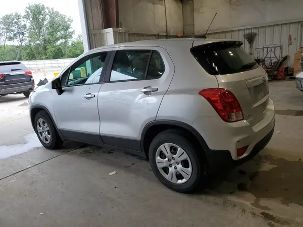KL7CJKSB1HB208406 2017 CHEVROLET TRAX - Image 2