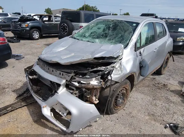 KL7CJKSB1HB216327 2017 CHEVROLET TRAX - Image 2