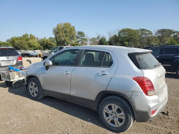 KL7CJKSB1HB230860 2017 CHEVROLET TRAX - Image 2