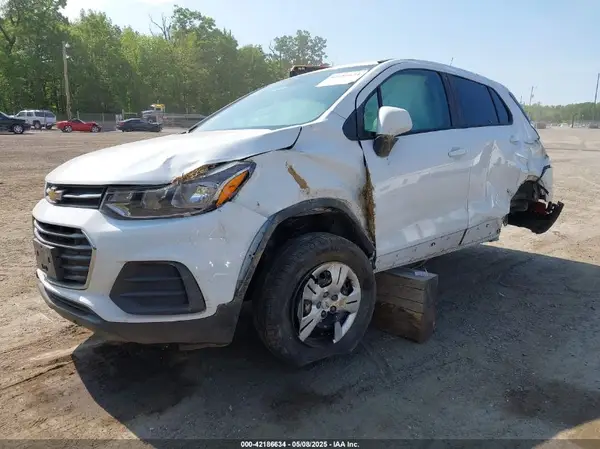 KL7CJKSB1HB260053 2017 CHEVROLET TRAX - Image 2