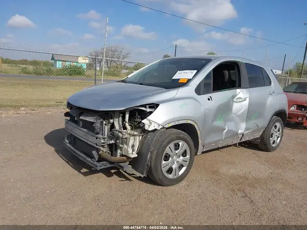 KL7CJKSB1JB522630 2018 CHEVROLET TRAX - Image 2