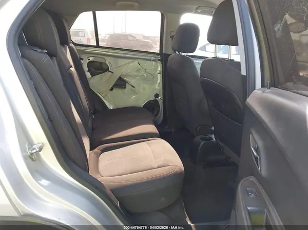 KL7CJKSB1JB522630 2018 CHEVROLET TRAX - Image 8