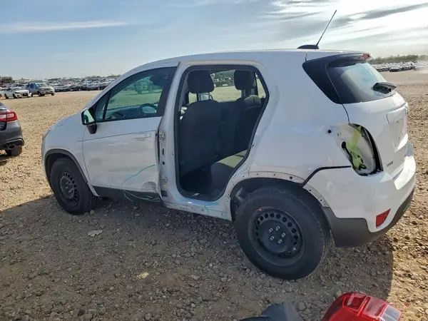 KL7CJKSB1JB524183 2018 CHEVROLET TRAX - Image 2
