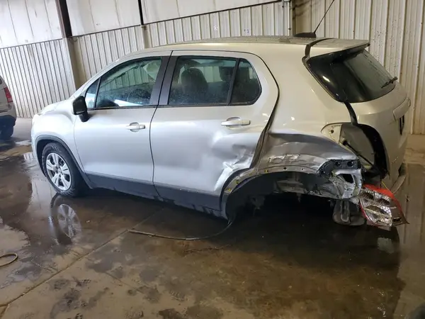 KL7CJKSB1JB526113 2018 CHEVROLET TRAX - Image 2