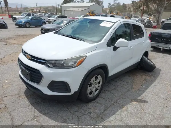 KL7CJKSB1JB559970 2018 CHEVROLET TRAX - Image 2
