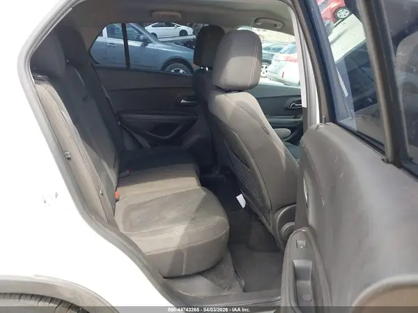 KL7CJKSB1JB559970 2018 CHEVROLET TRAX - Image 8