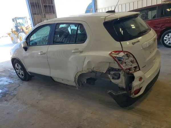 KL7CJKSB1JB579653 2018 CHEVROLET TRAX - Image 2