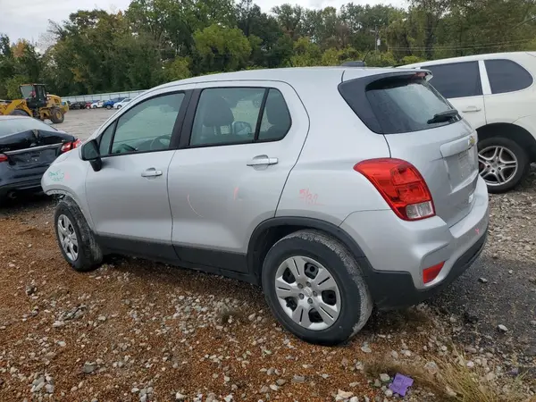 KL7CJKSB1JB602428 2018 CHEVROLET TRAX - Image 2