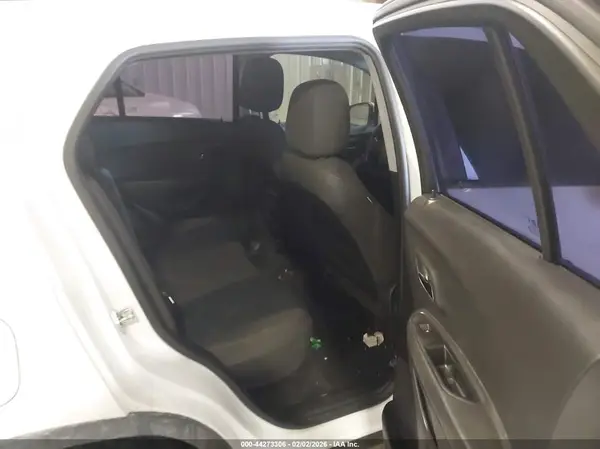 KL7CJKSB1JB721094 2018 CHEVROLET TRAX - Image 8